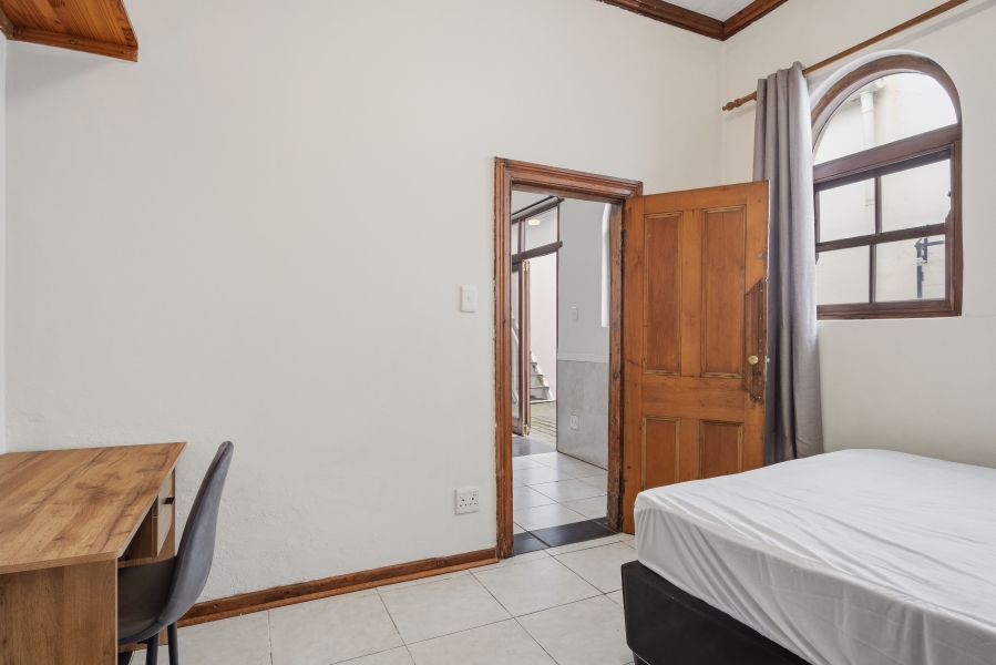To Let 4 Bedroom Property for Rent in Woodstock Western Cape